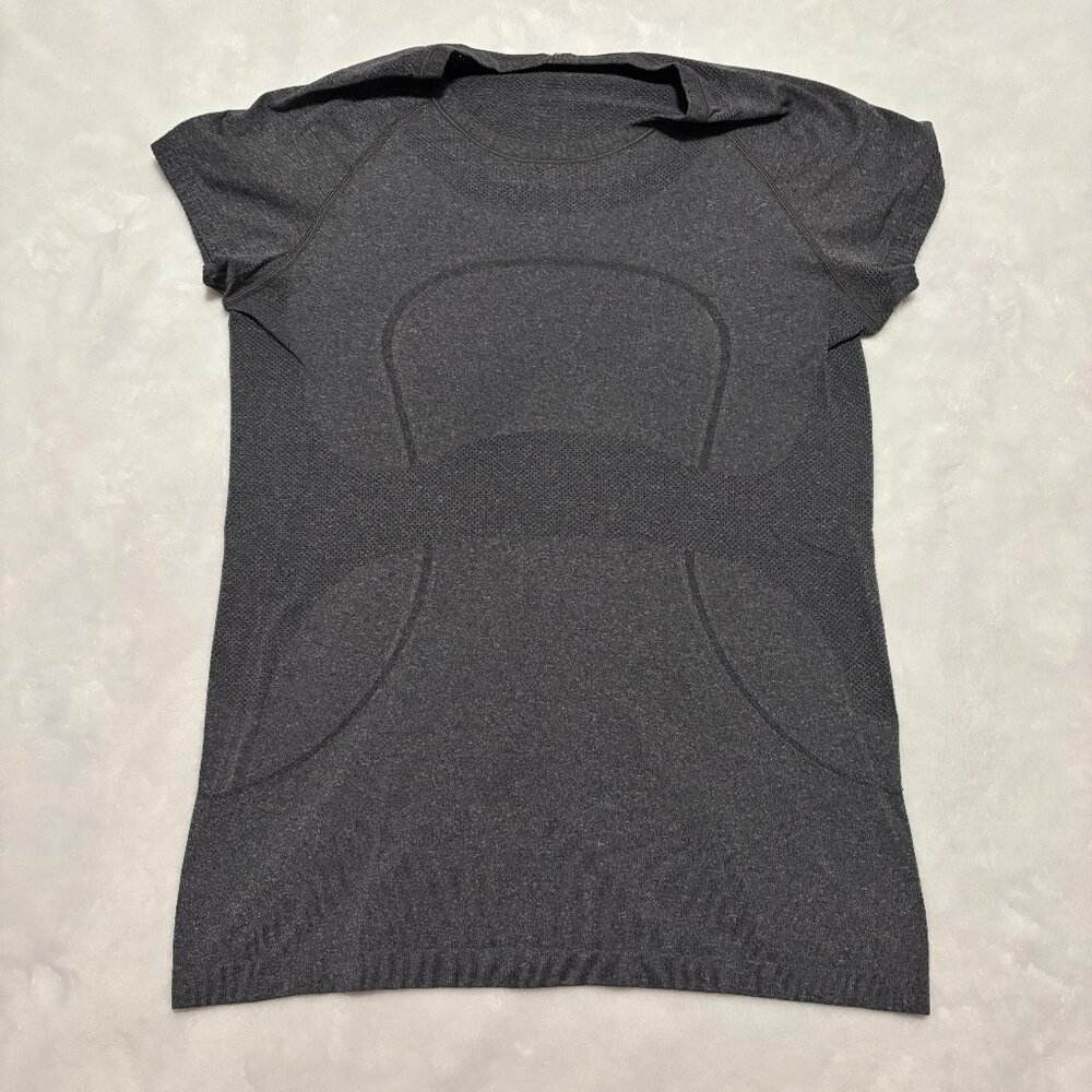 Lululemon Swiftly Tech Short Sleeve - Size 10
